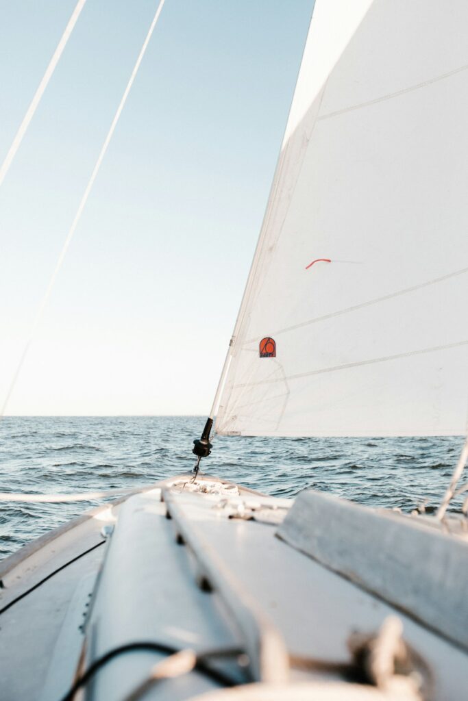 Segelyacht auf offener See