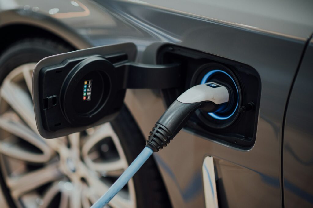 Renault Scenic E-Tech: Modellpflege bringt mehr Reichweite, Qi2 und Google Gemini