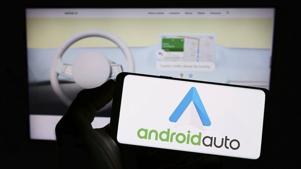 Android Auto: Google bestätigt neue Medienfunktionen und hält an Wellen-Design fest