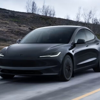 Tesla Model 3: Update bringt 2,2-kW-Steckdose und 16-Zoll-Display