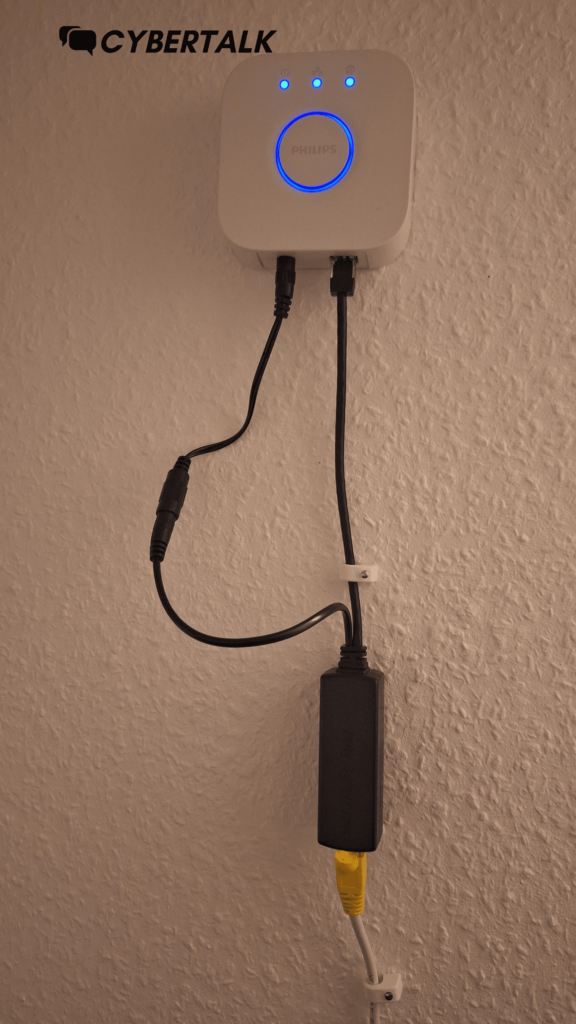 Philips Hue Bridge über einen PoE-Splitter mit Strom versorgt